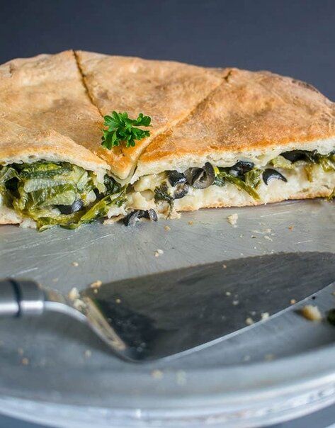 Готовый запечённый пирог с хрустящей коркой