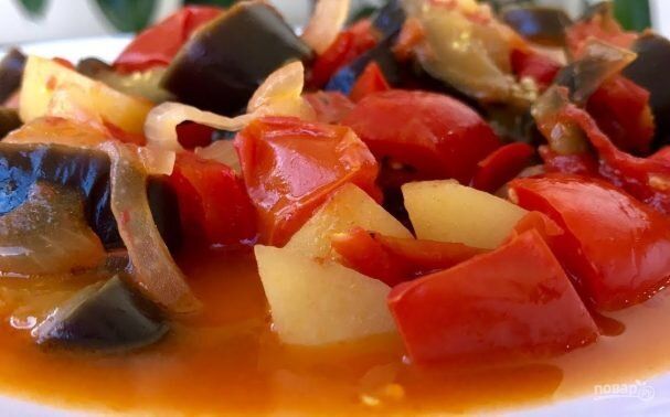 Овощной красный карри по-тайски – яркое блюдо с кокосовым молоком, ароматной пастой карри и свежими овощами