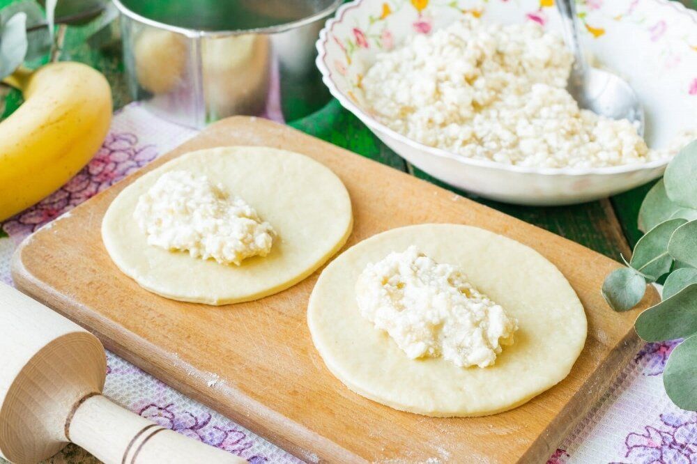 Сочники банановые, готовый продукт на противне